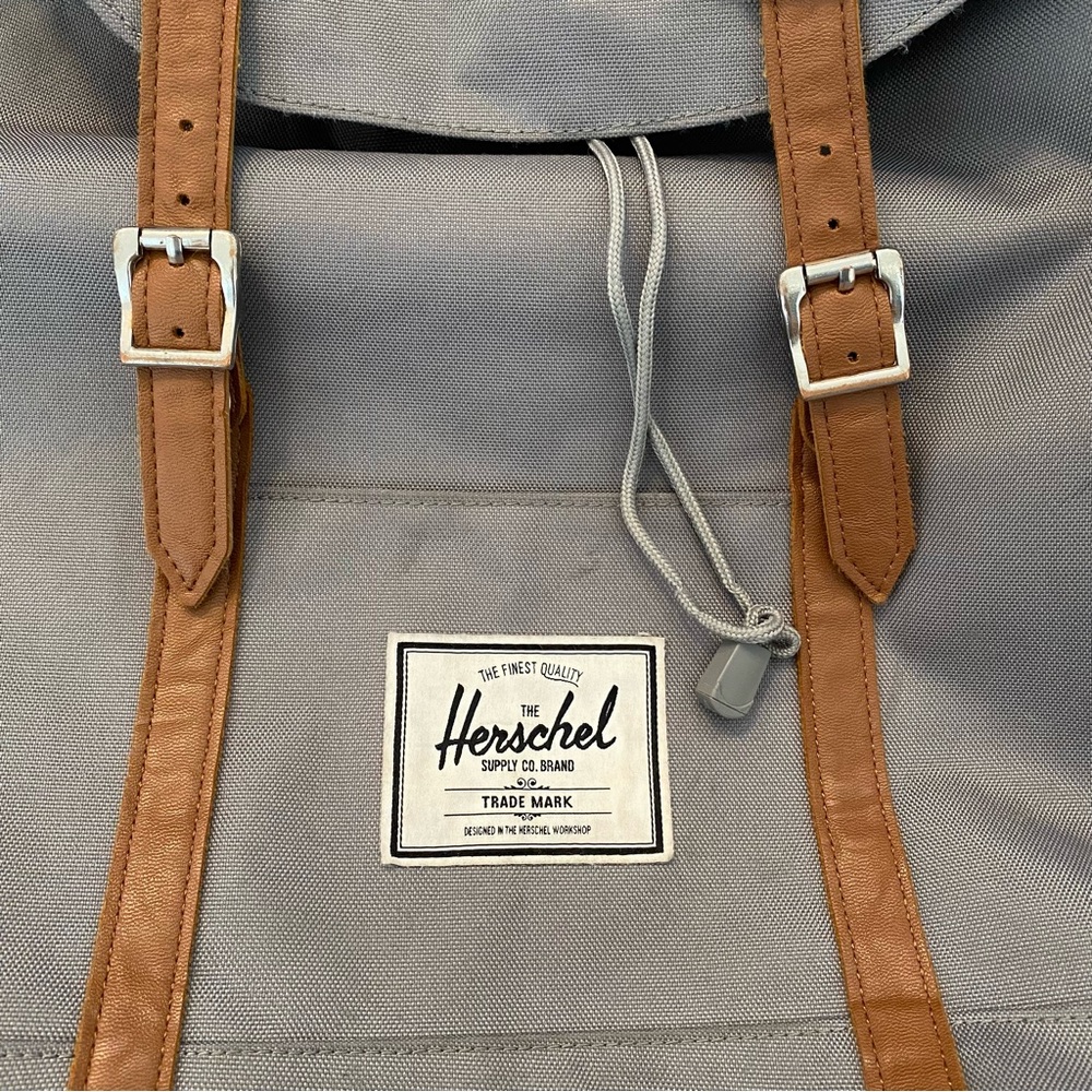 SOLD Herschel Grey Retreat Backpack - Picture 4 of 13